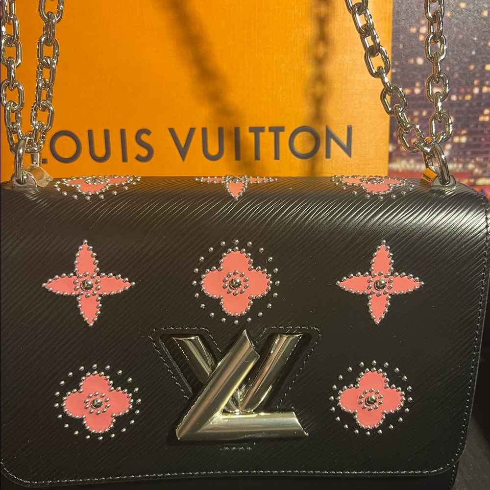 LOUIS VUITTON twist MM bag. Limited, made in France authentic,clean - Picture 3 of 6